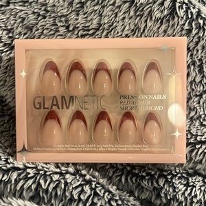 Glamnetic nails